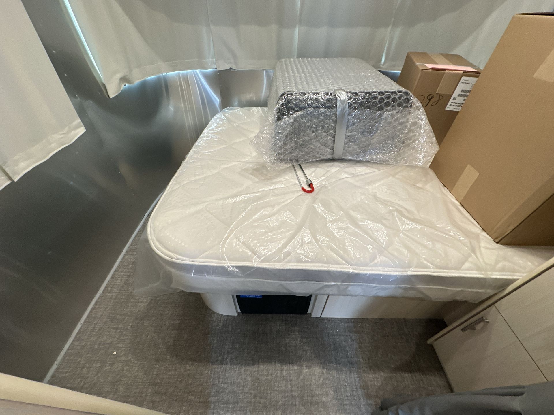 2026 Airstream 25FBQ Base