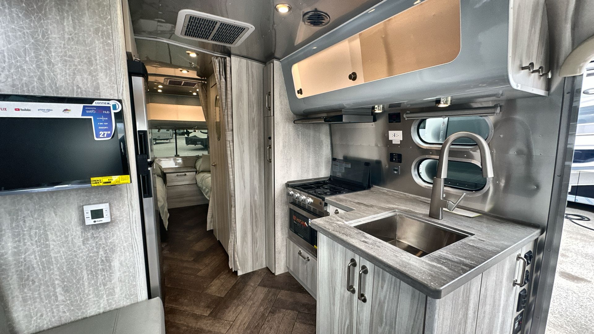 2025 Airstream 25FBT Base