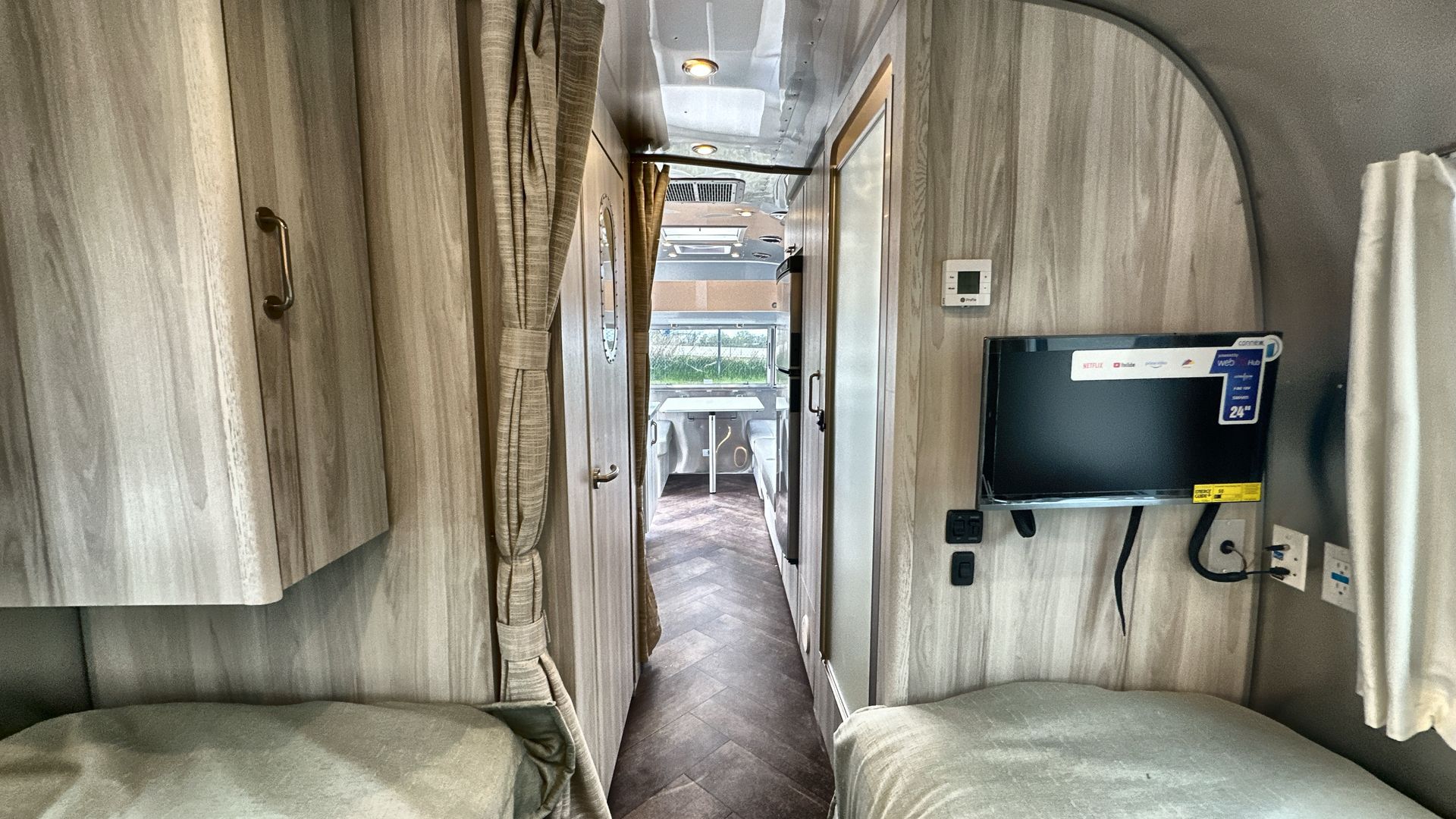 2025 Airstream 25FBT Base