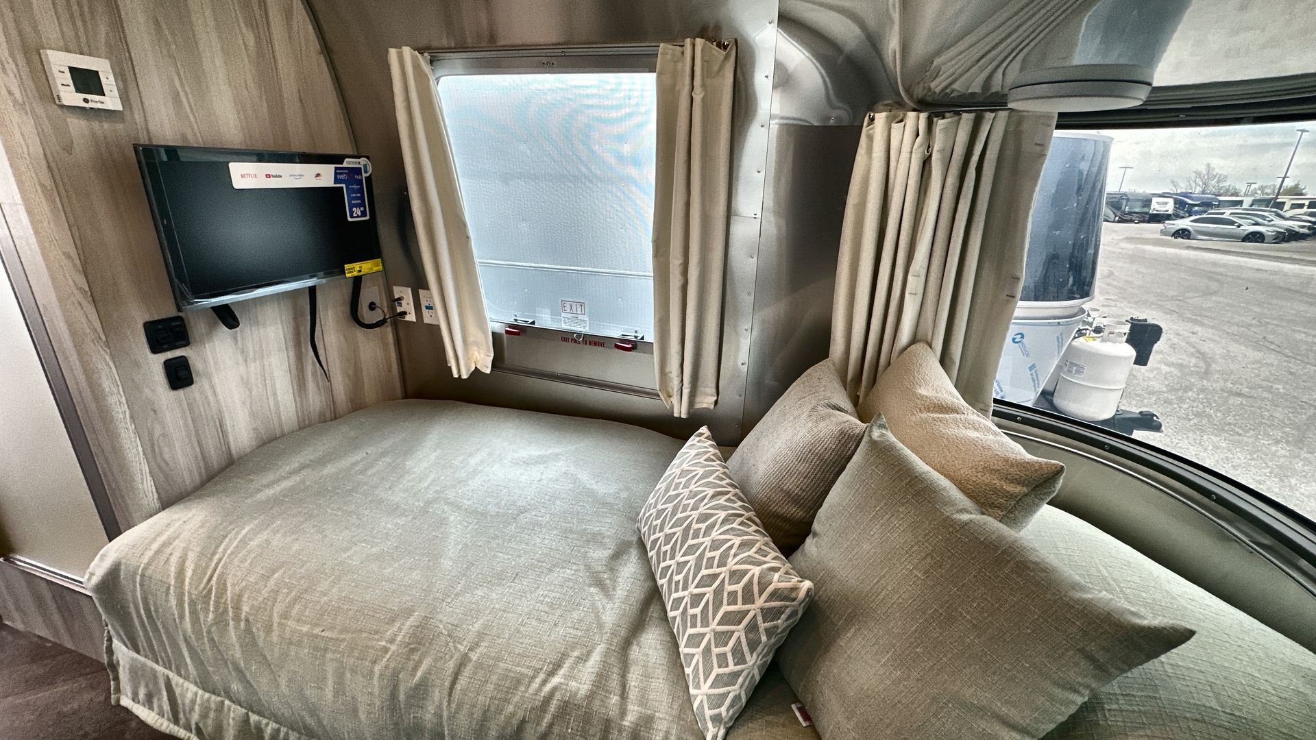 2025 Airstream 25FBT Base