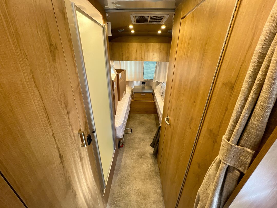 2026 Airstream 25FBT Base