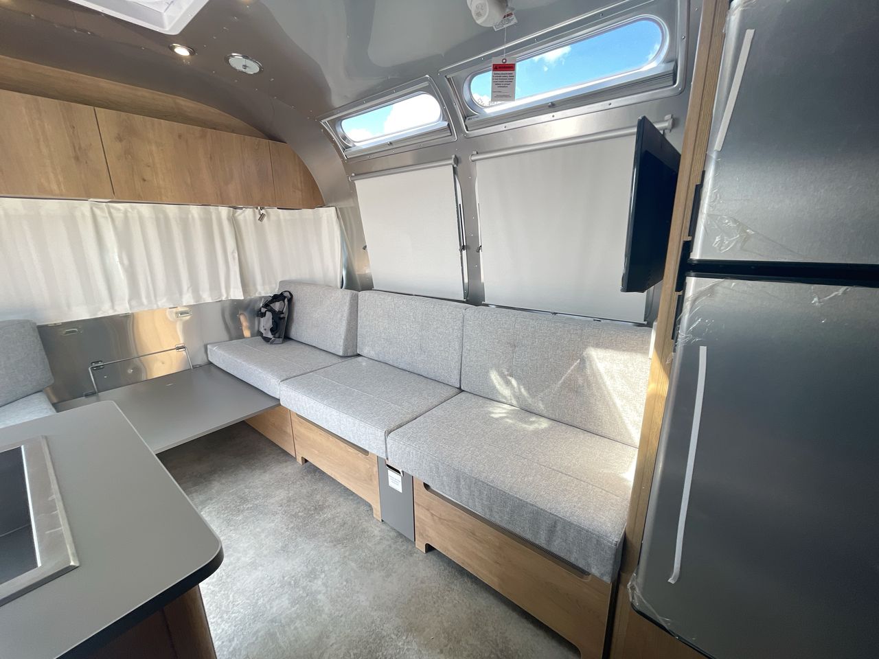 2026 Airstream 25FBQ Base