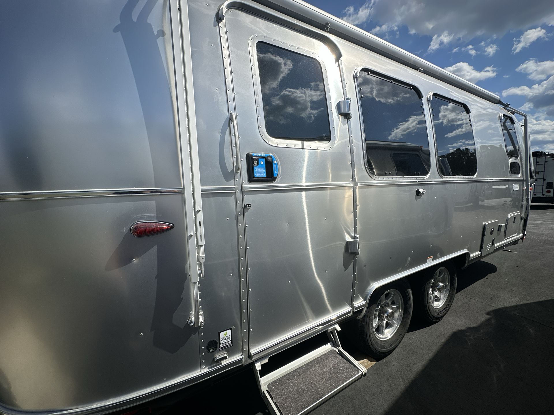 2026 Airstream 23FBT Base