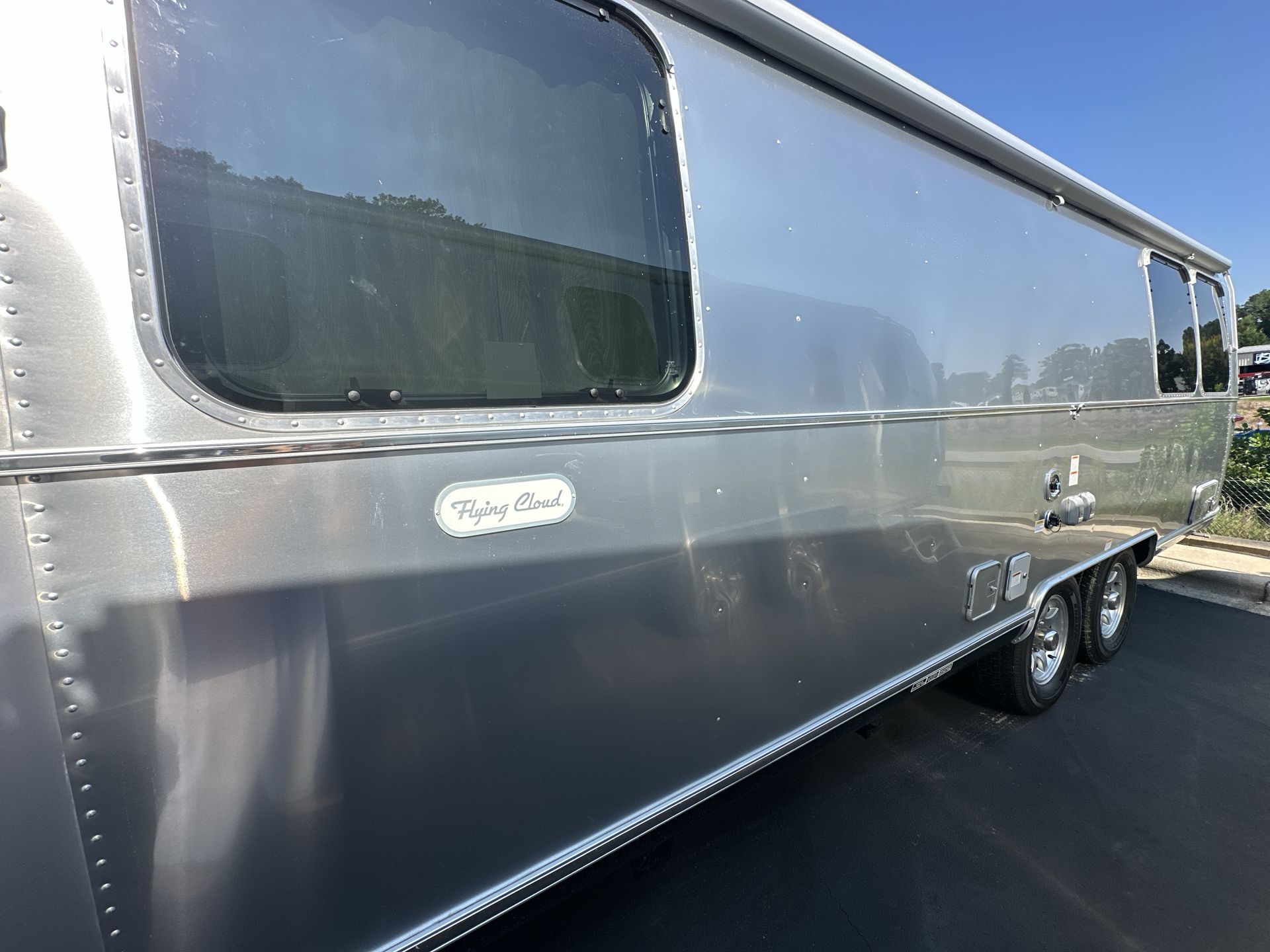 2026 Airstream 27FBQ Base