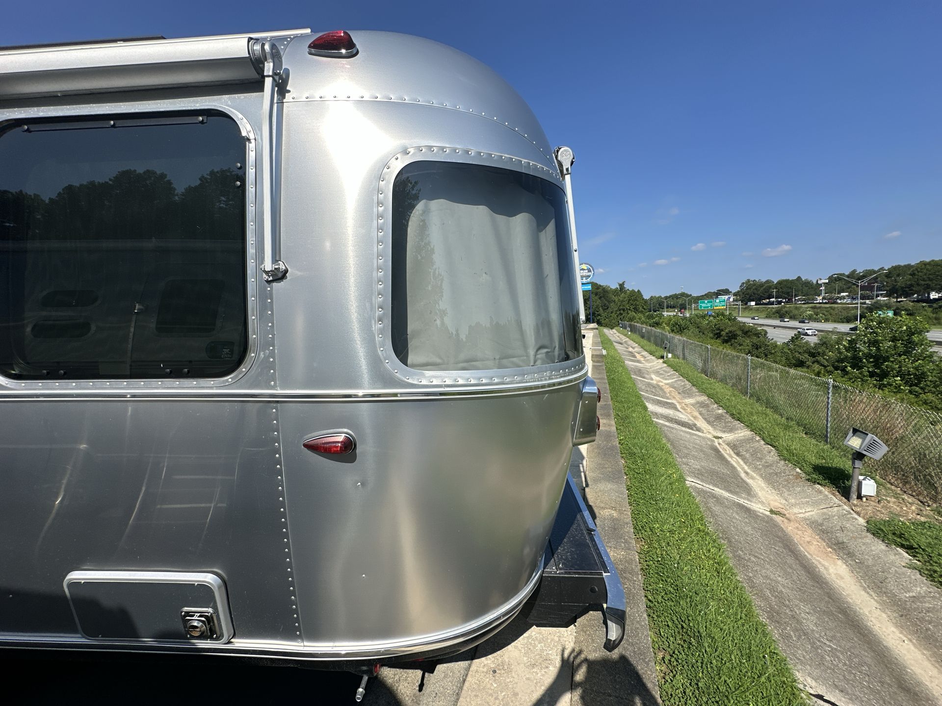 2026 Airstream 27FBQ Base