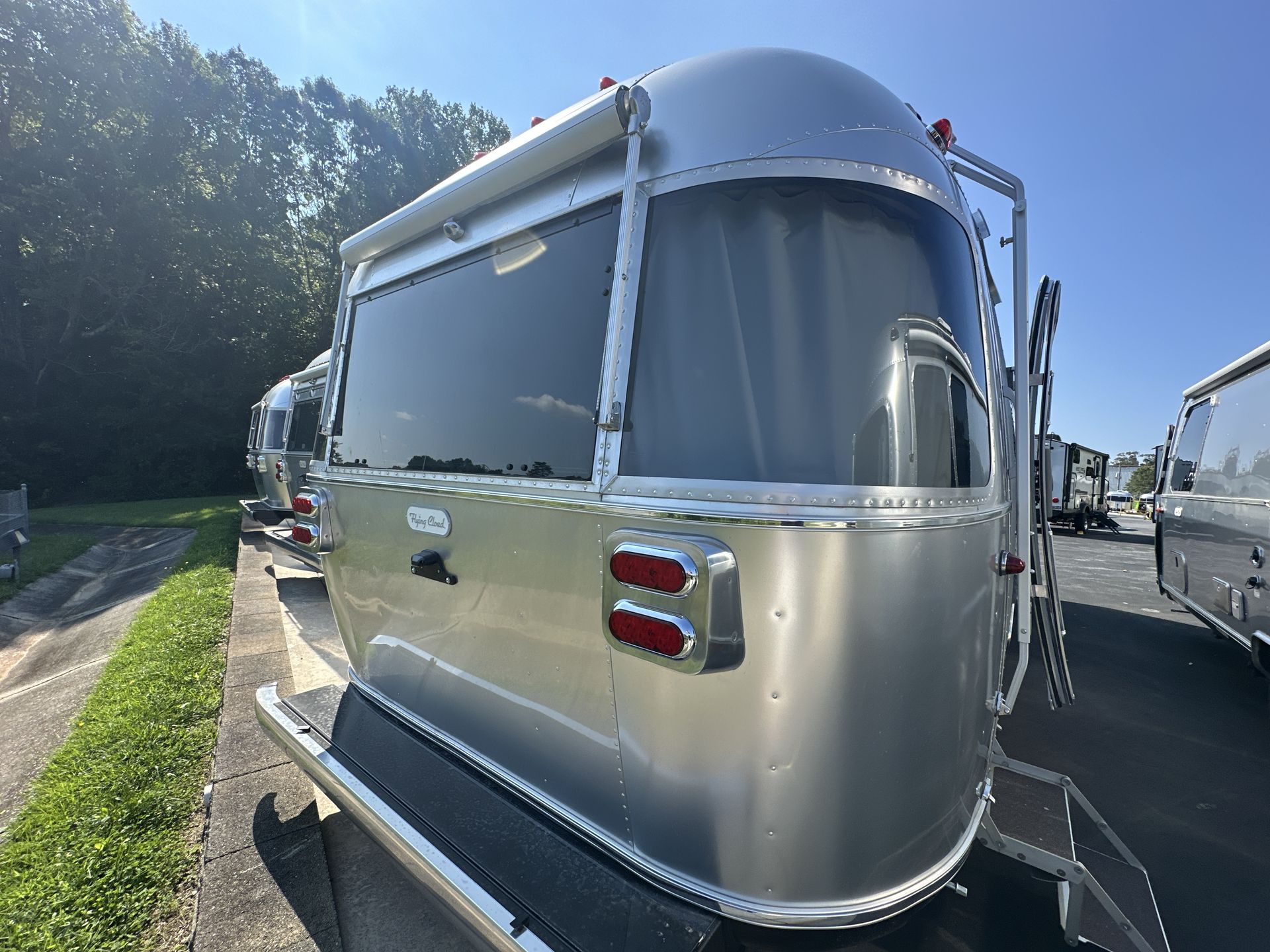 2026 Airstream 27FBQ Base