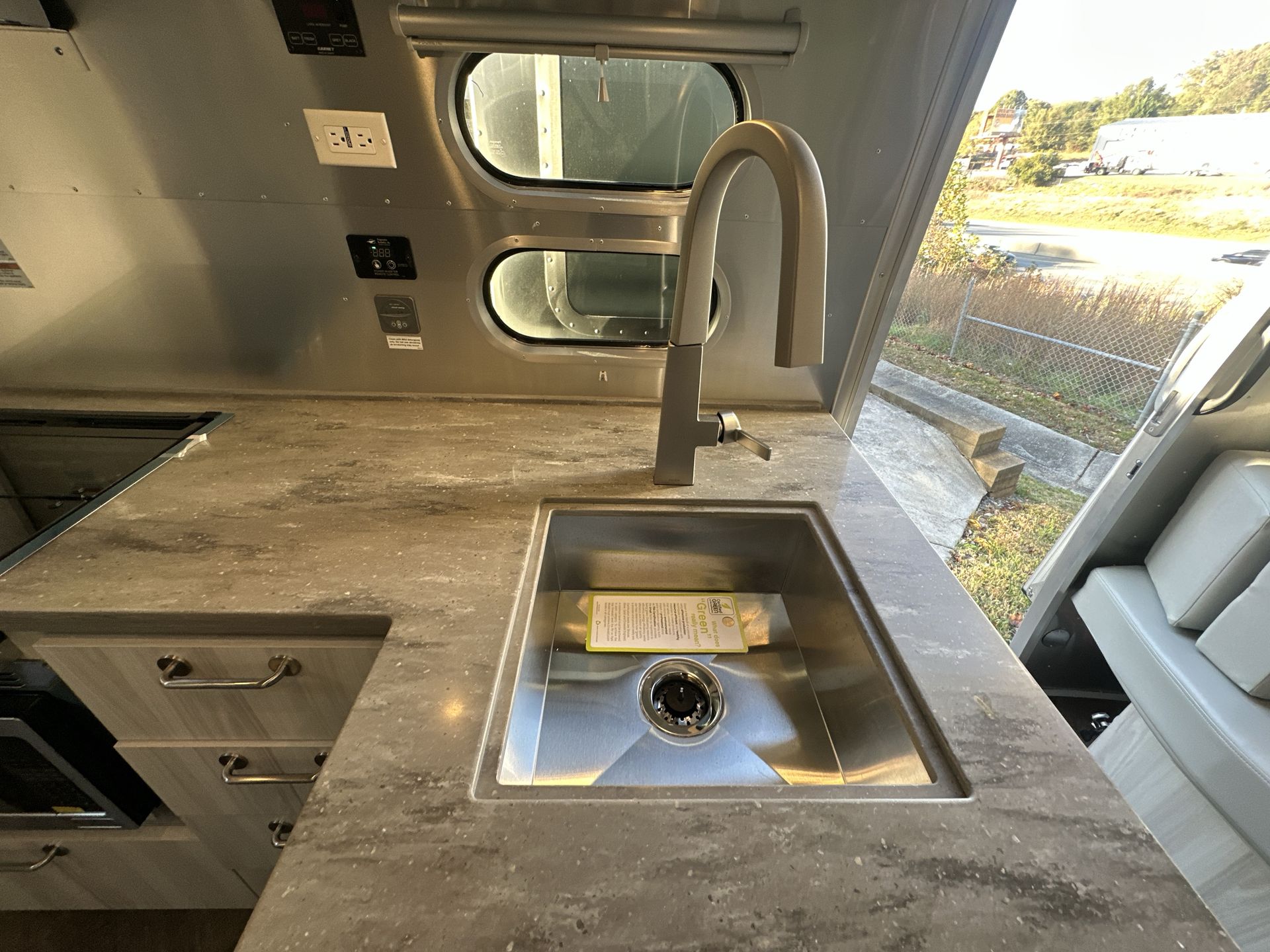 2026 Airstream 27FBQ Base