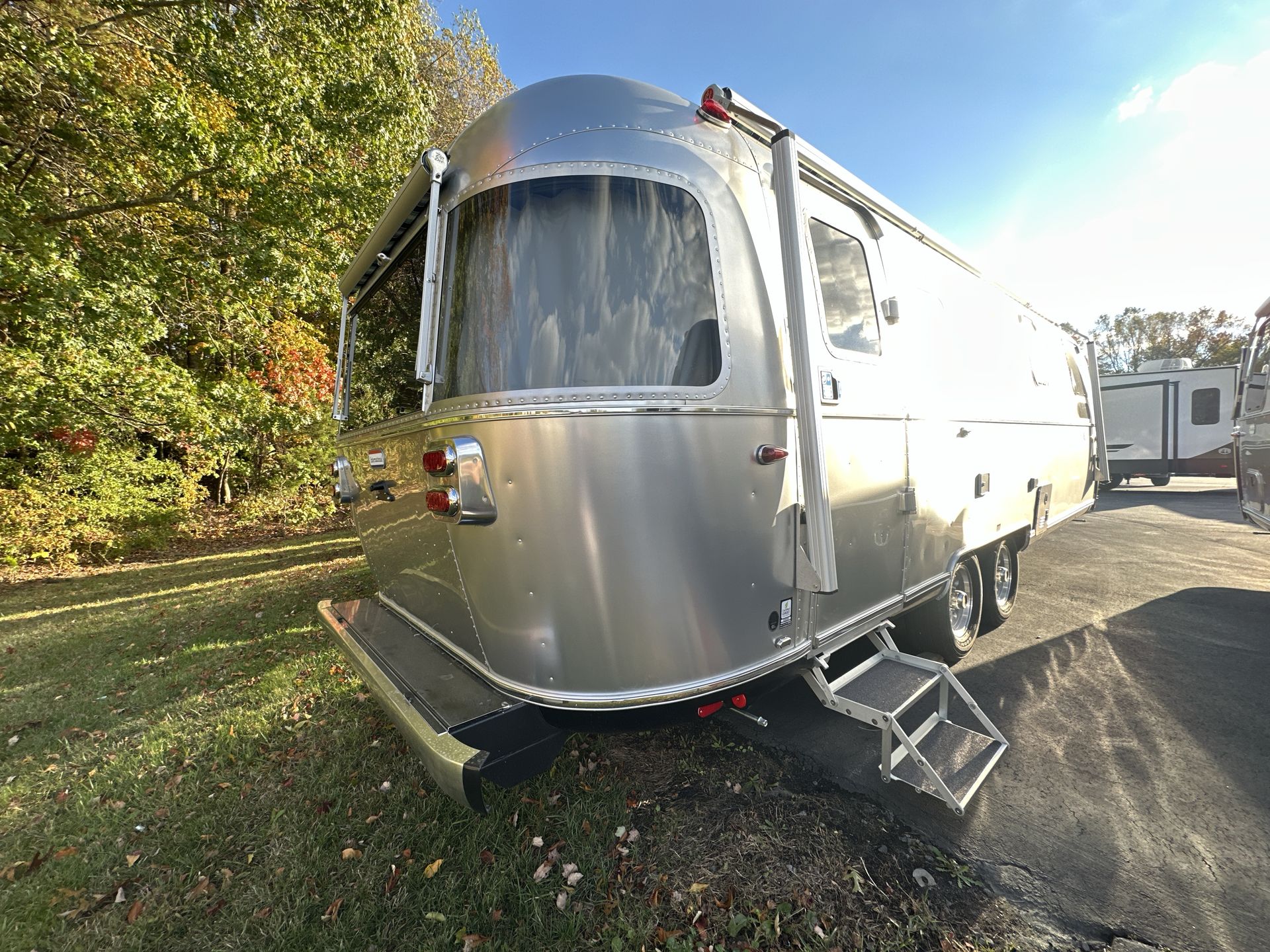 2026 Airstream 27FBQ Base