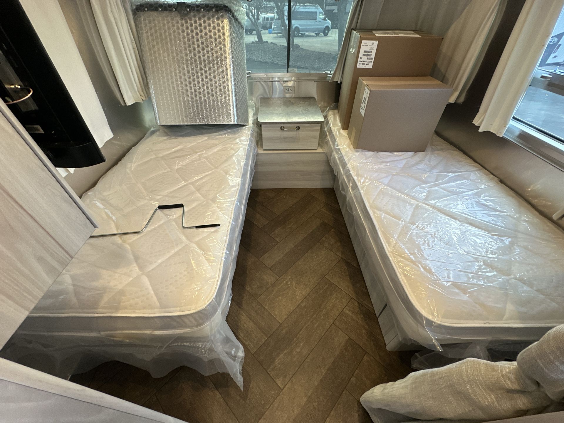 2026 Airstream 27FBT Base