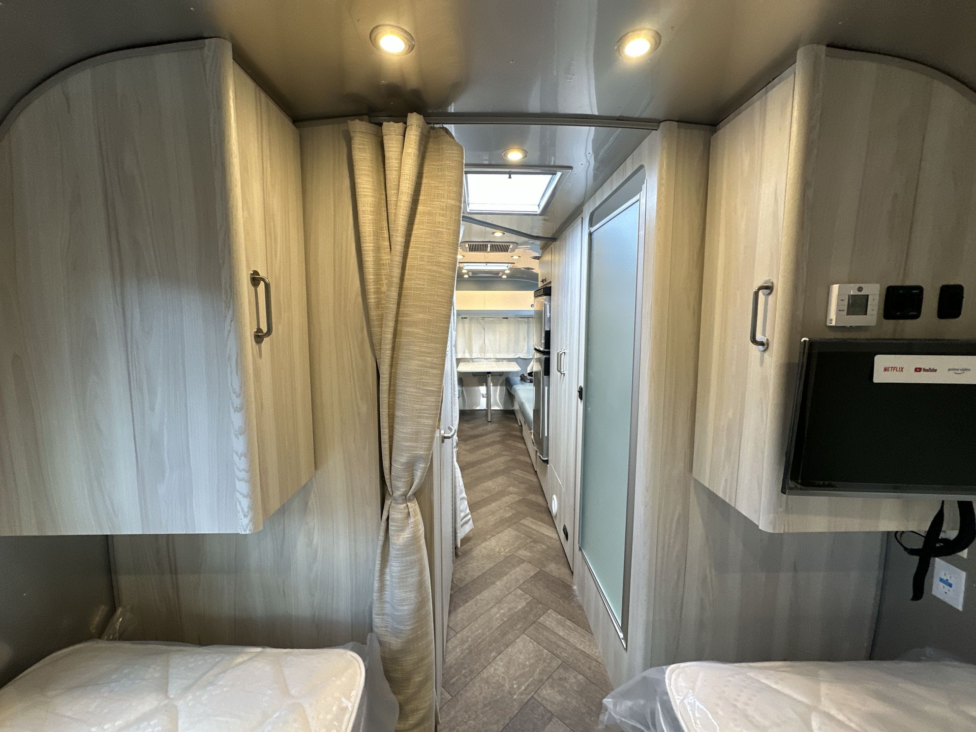 2026 Airstream 27FBT Base