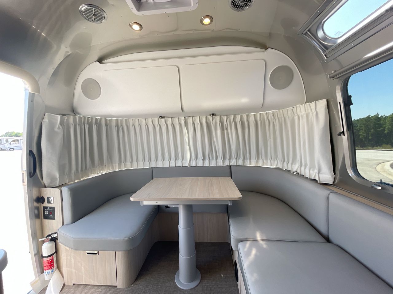 2026 Airstream 25FBT Base