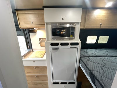 2026 Airstream Rangeline Base