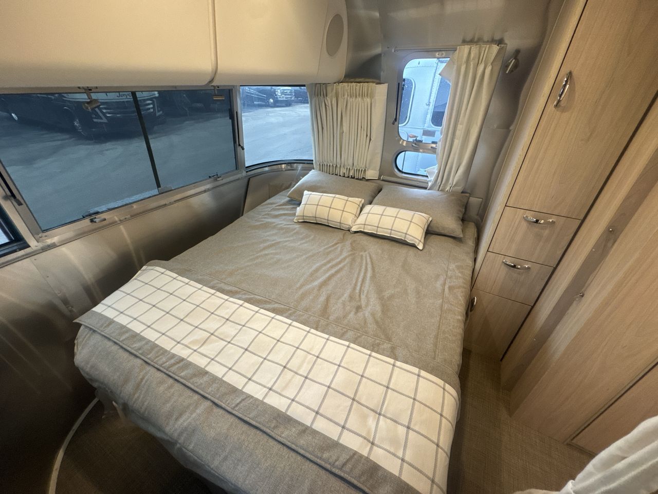 2026 Airstream 25FBQ Base