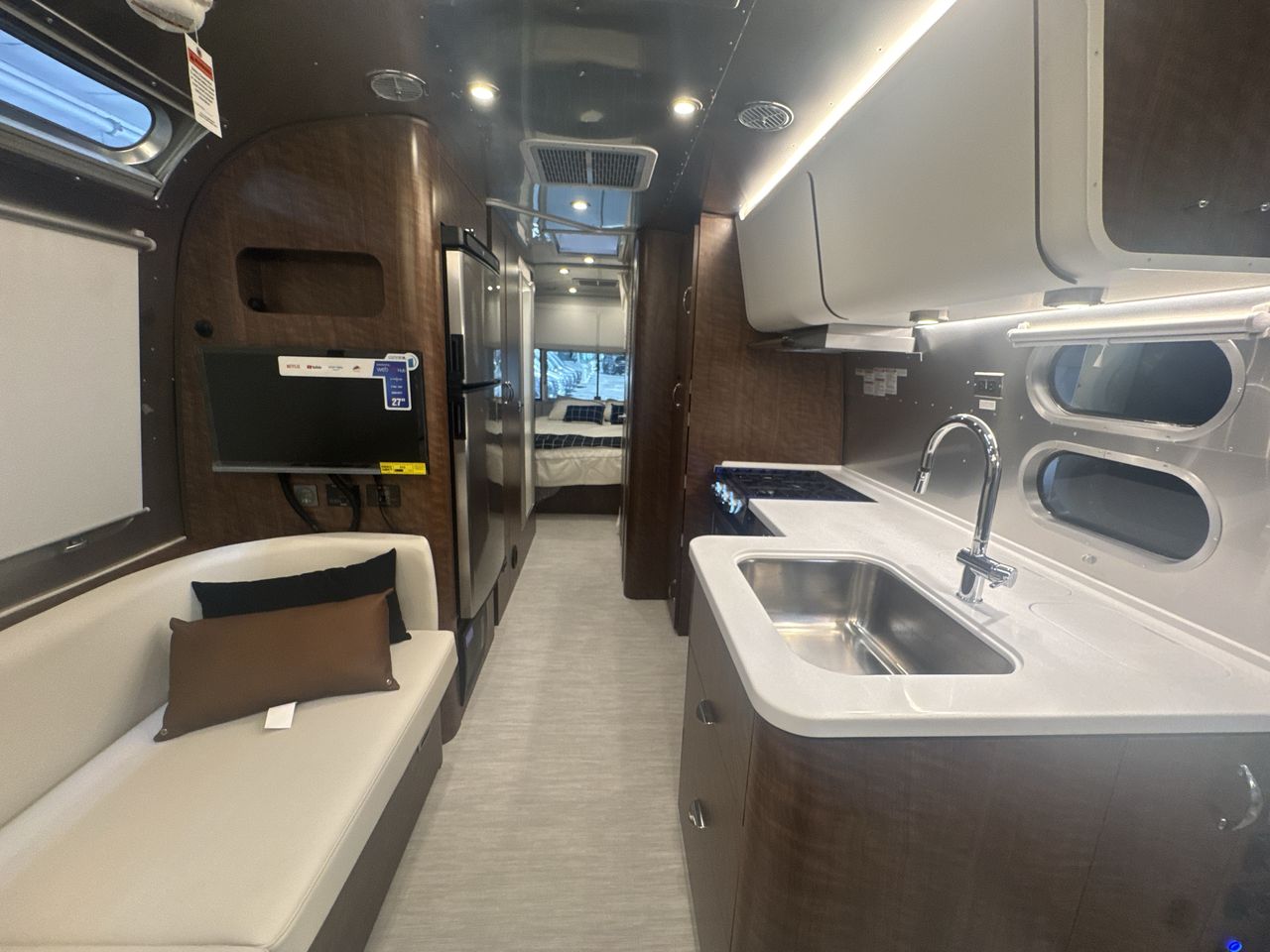 2026 Airstream 27FBQ Base