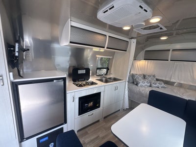 2025 Airstream 22FB Base