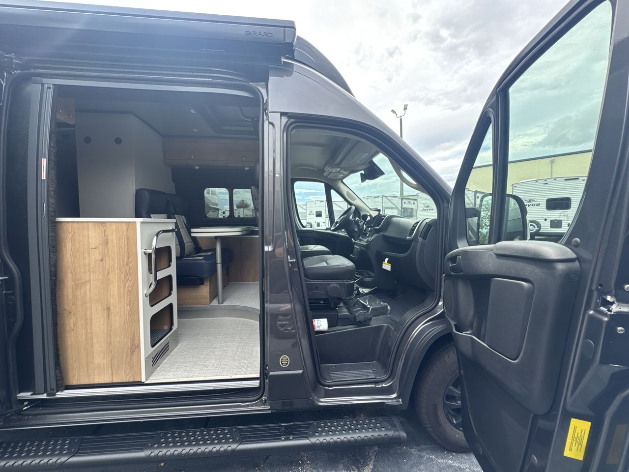 2026 Airstream Rangeline Base