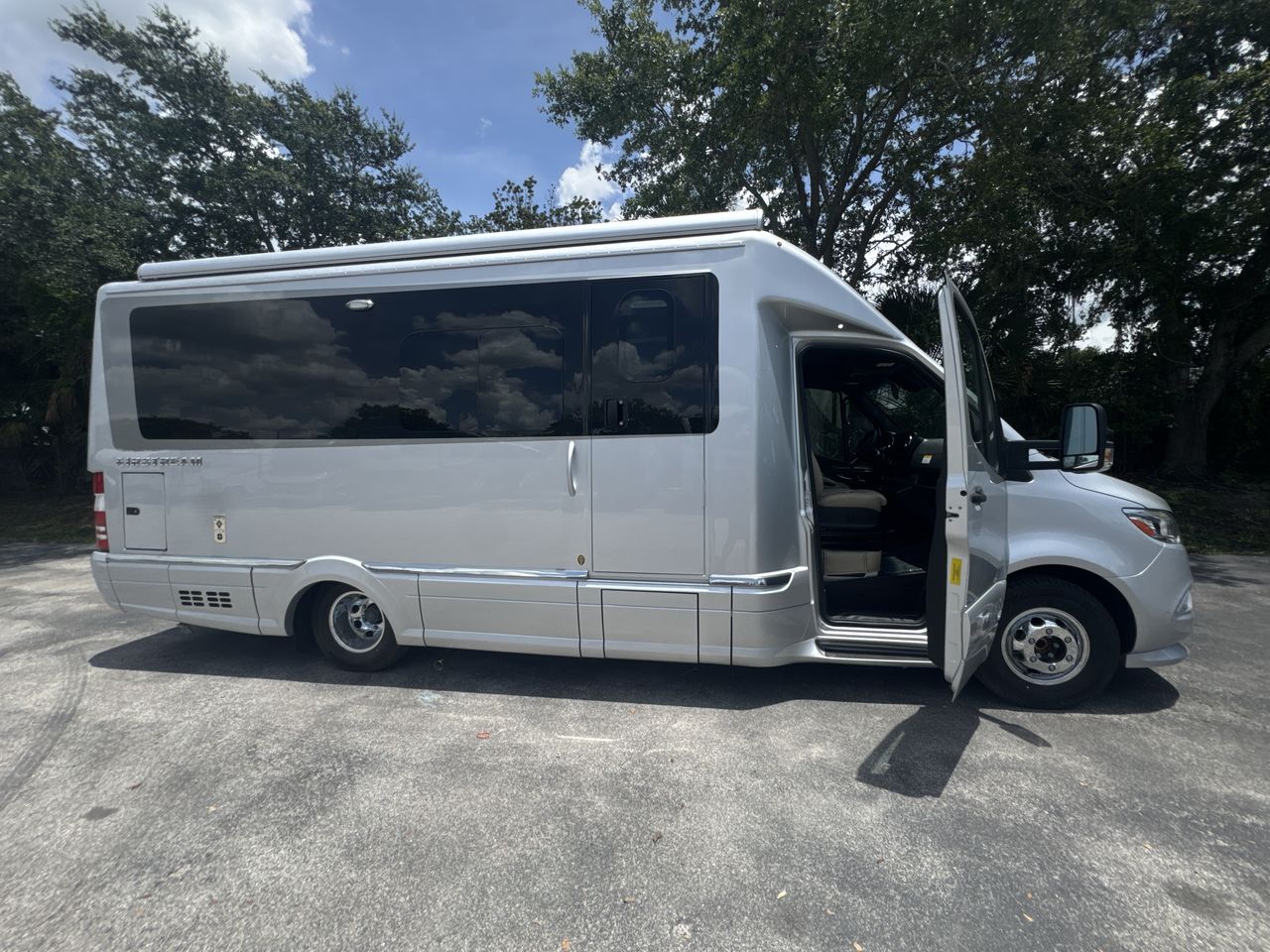 2026 Airstream Murphy Suite Base