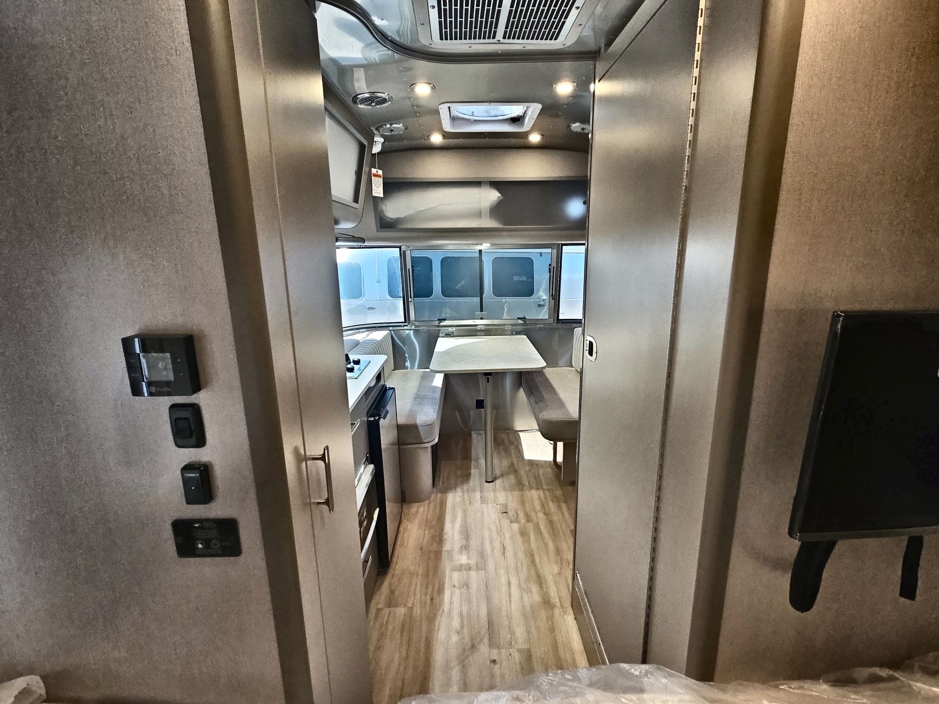 2026 Airstream 16RB Base