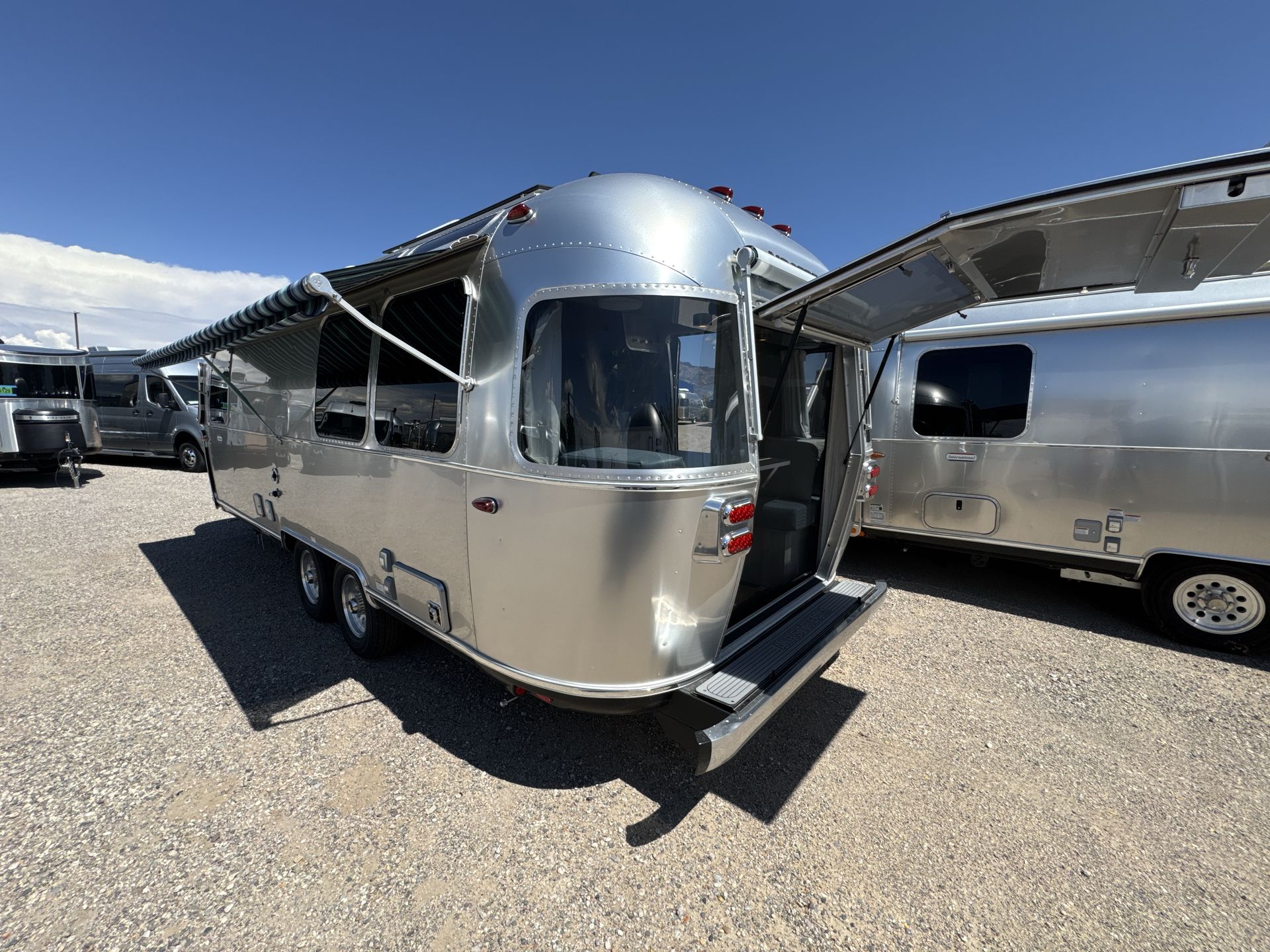 2026 Airstream 25FBQ Base