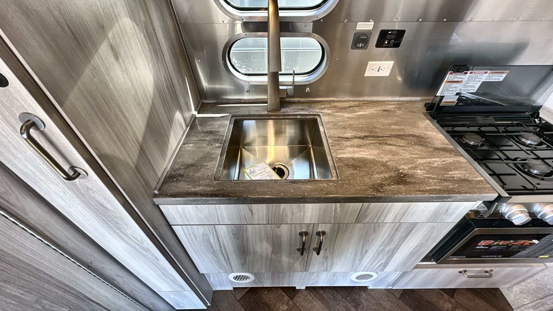 2025 Airstream 23FBT Base