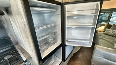 2025 Airstream 23FBT Base