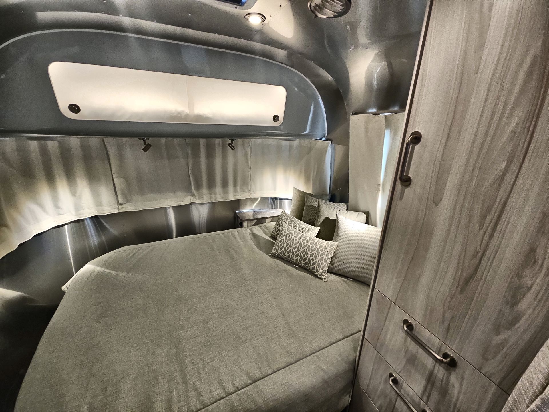 2025 Airstream 23FBQ Base