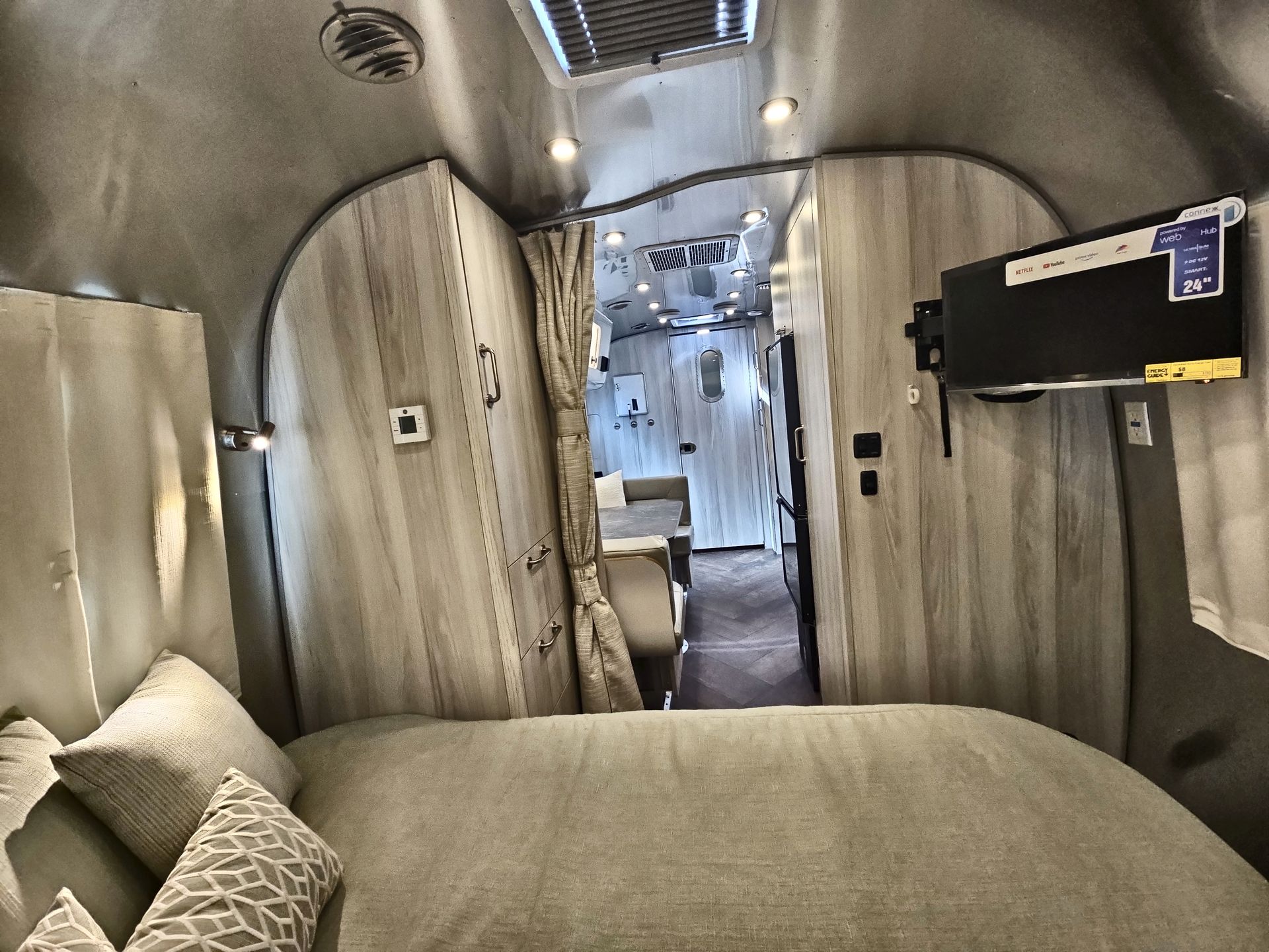 2025 Airstream 23FBQ Base