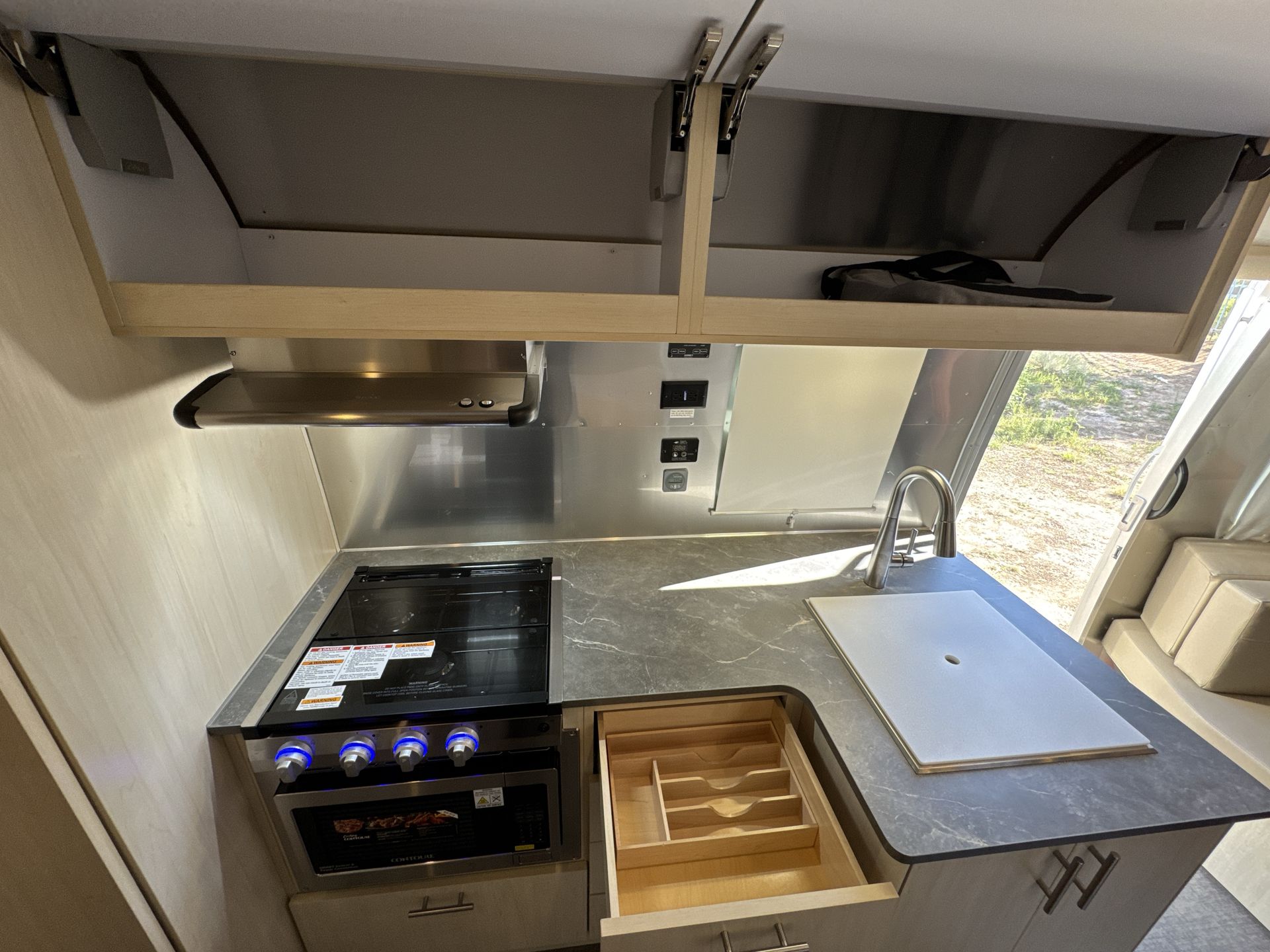 2025 Airstream 27FBT Base