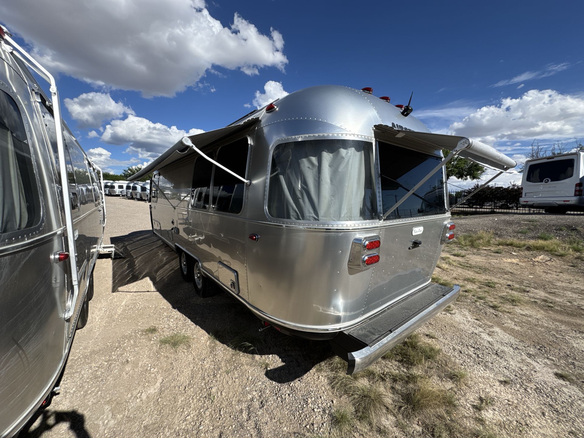 2025 Airstream 27FBT Base
