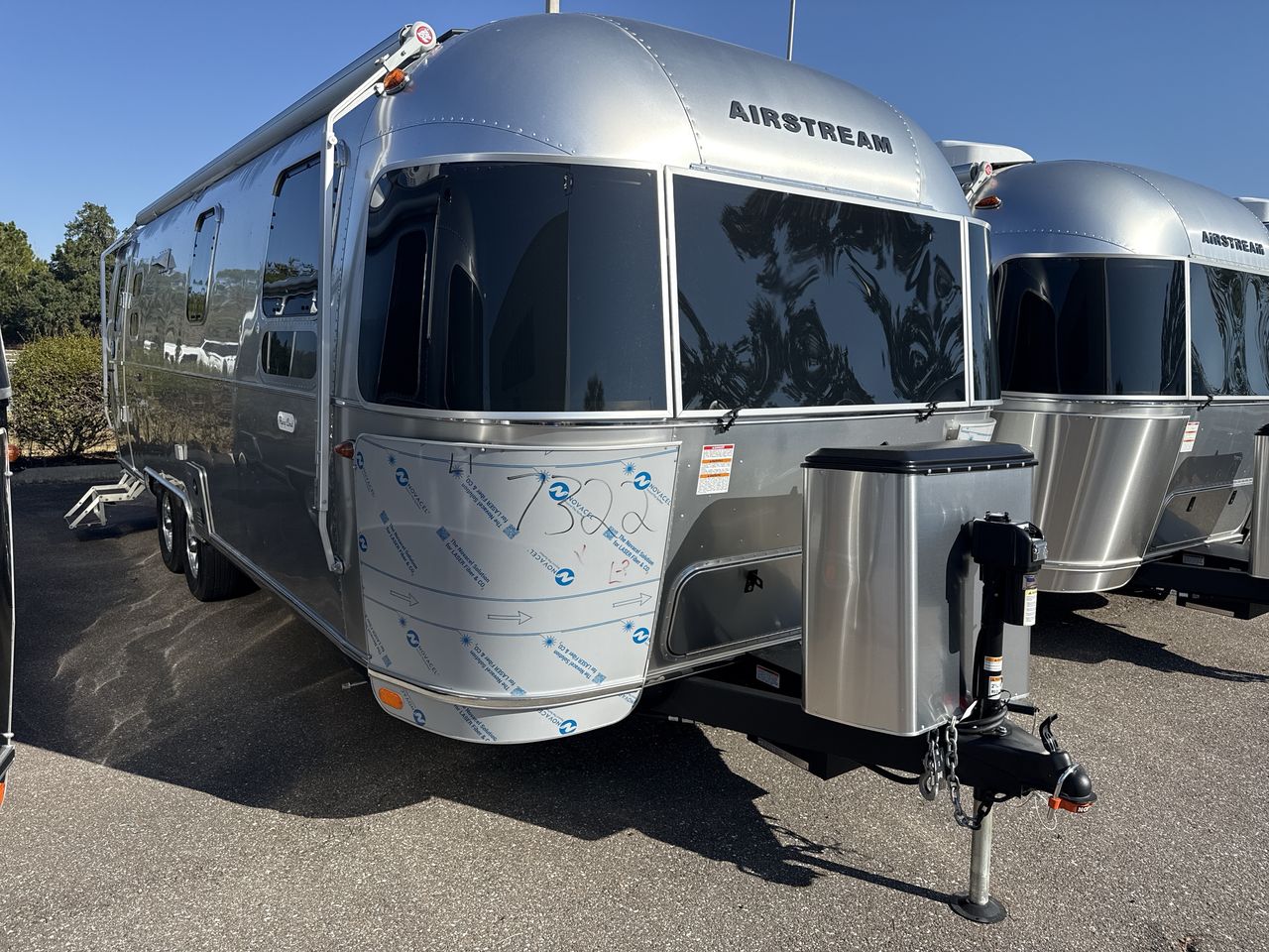 2026 Airstream 27FBQ Base