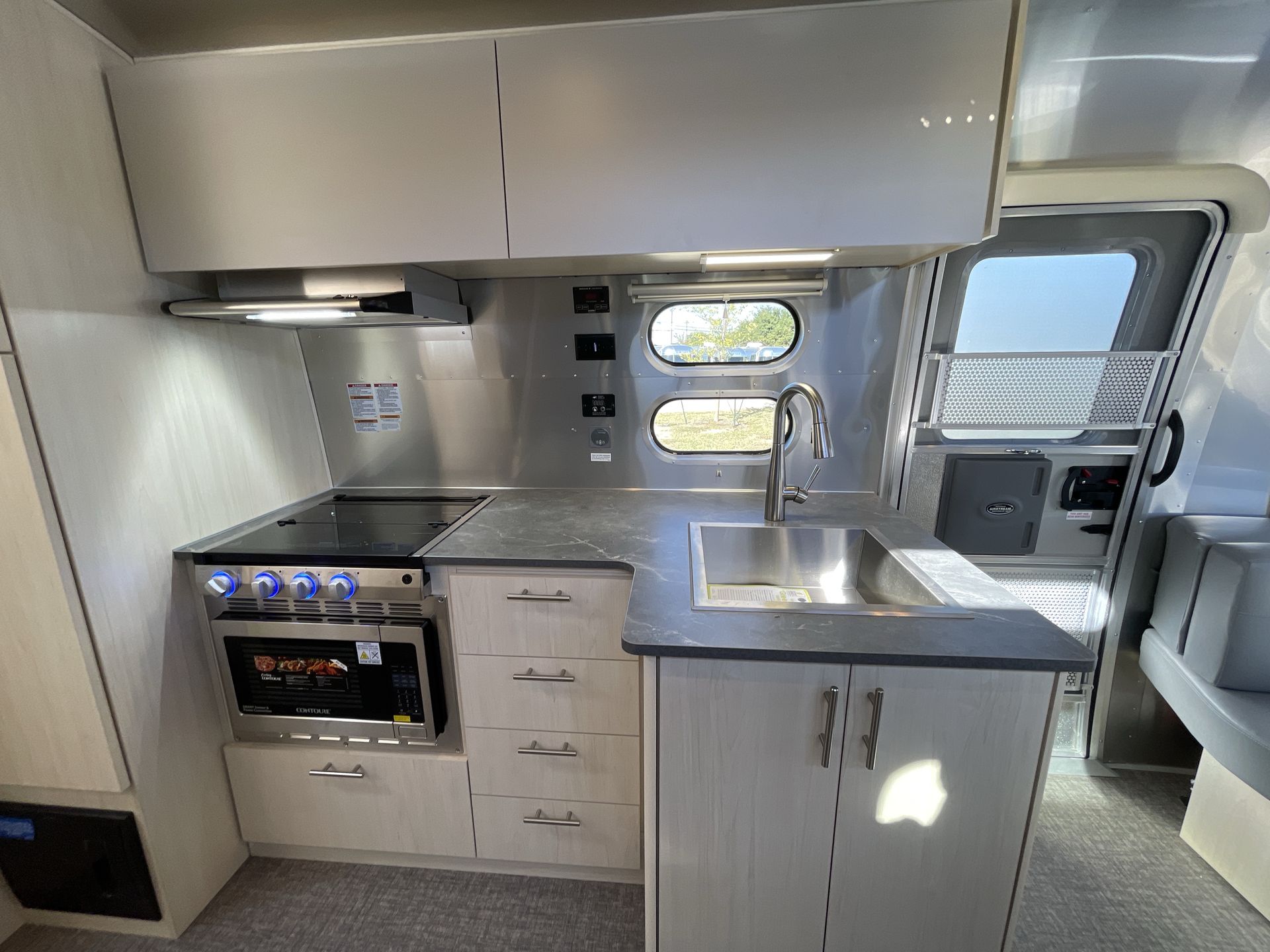 2026 Airstream 27FBT Base