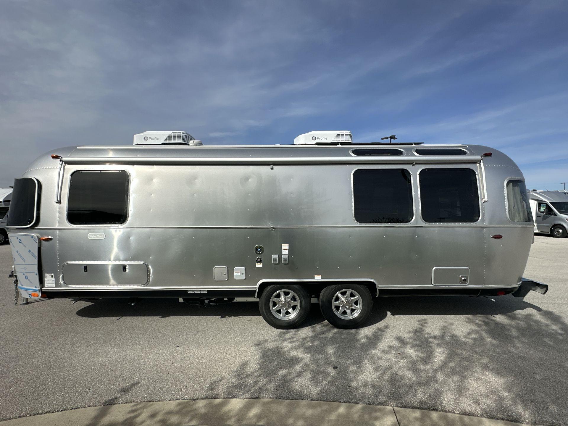 2026 Airstream 27FBT Base