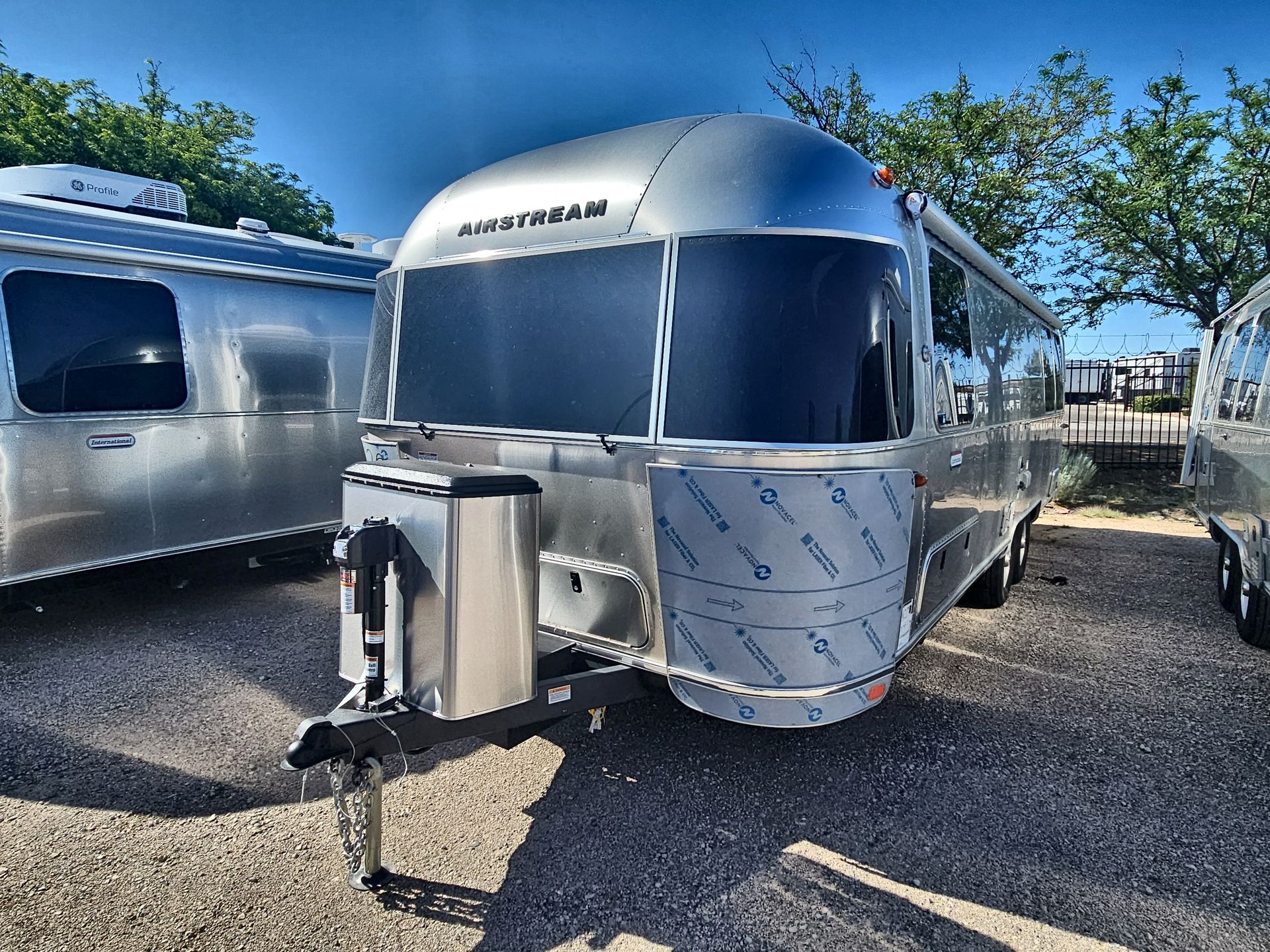 2025 Airstream 27FBT Base