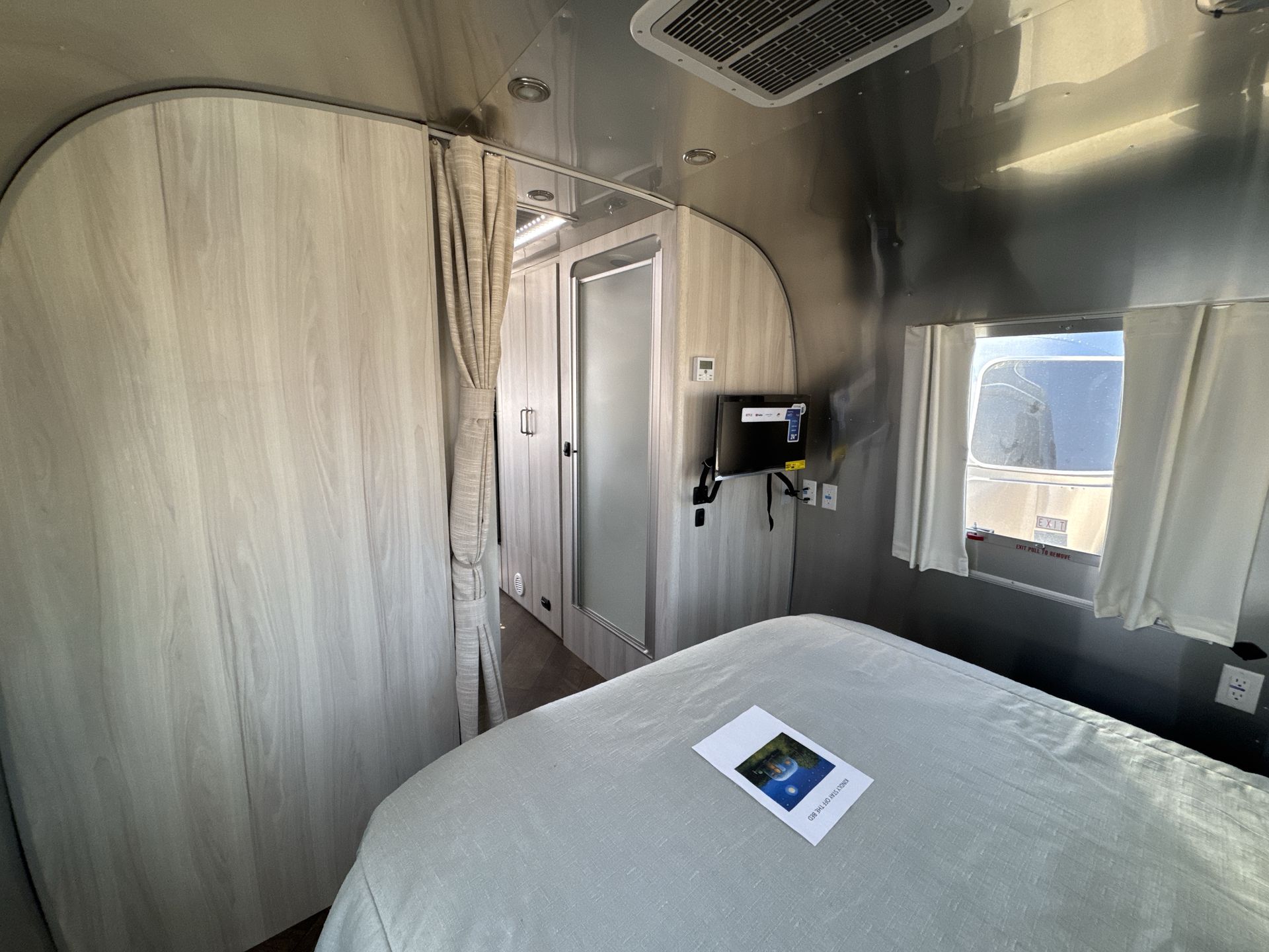 2025 Airstream 27FBQ Base