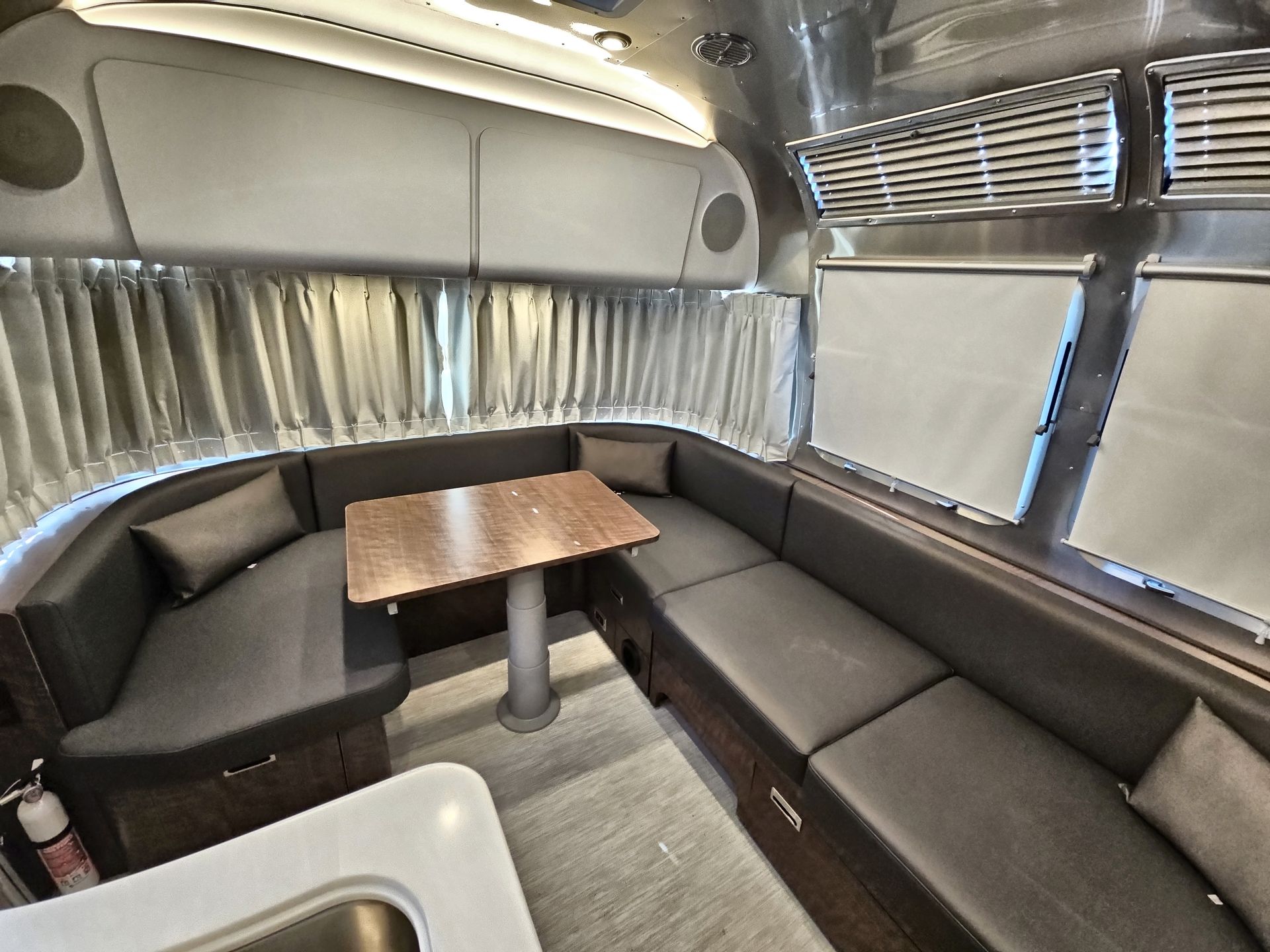 2026 Airstream 27FBT Base