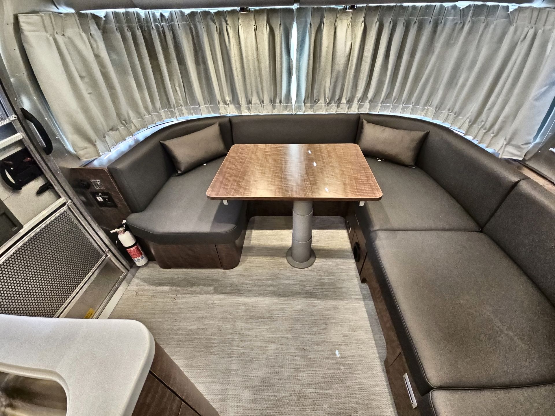 2026 Airstream 27FBT Base
