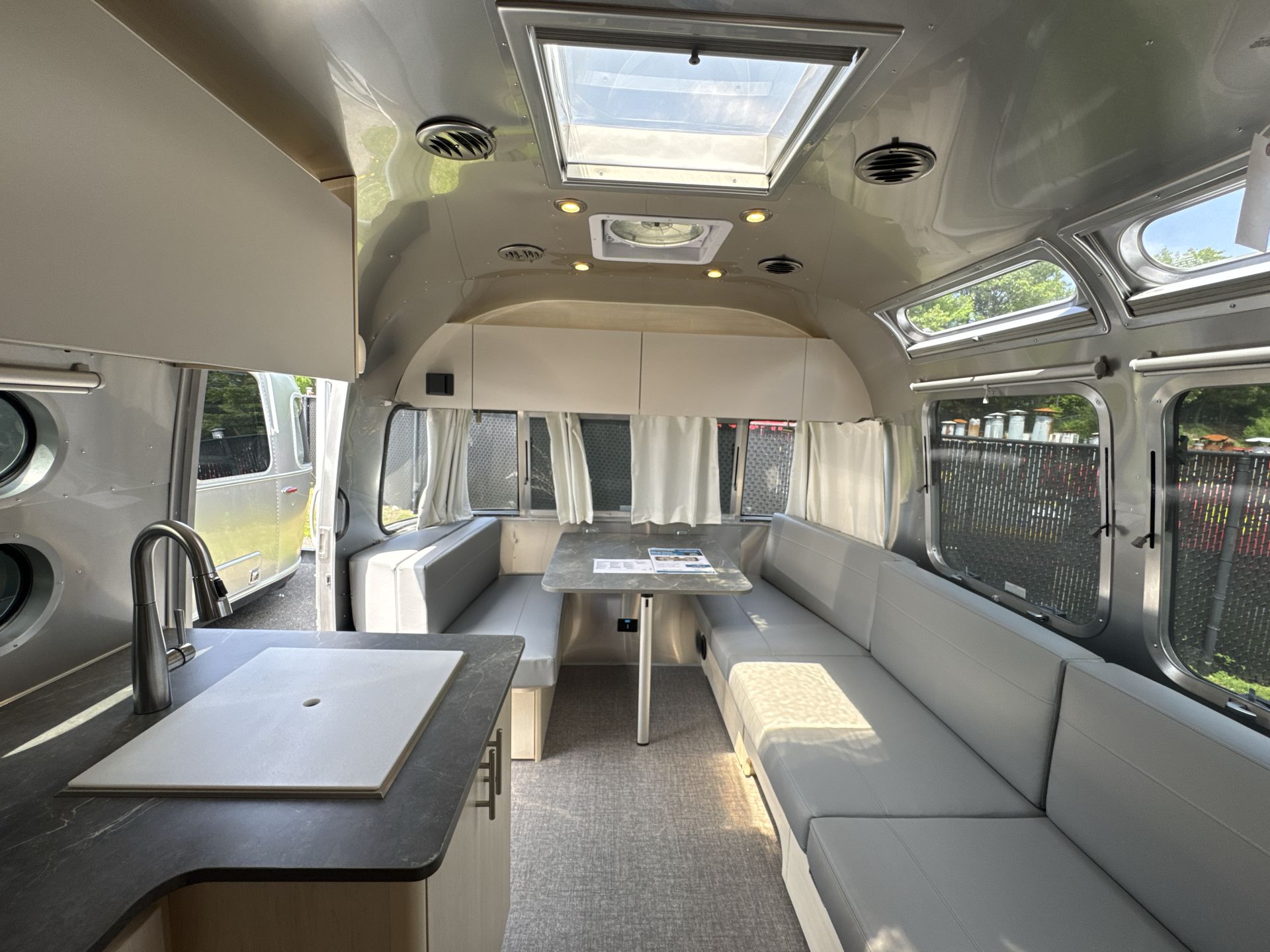2025 Airstream 27FBT Base