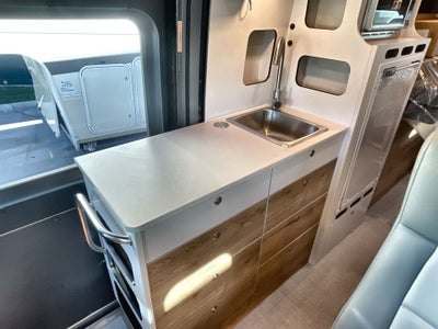2025 Airstream Rangeline Base