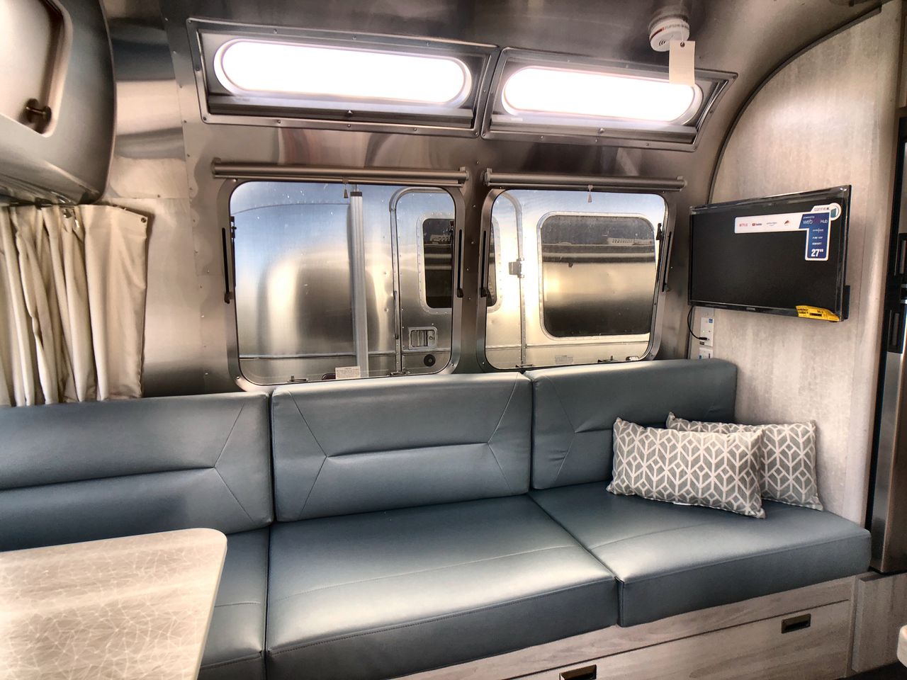 2026 Airstream 25FBQ Base