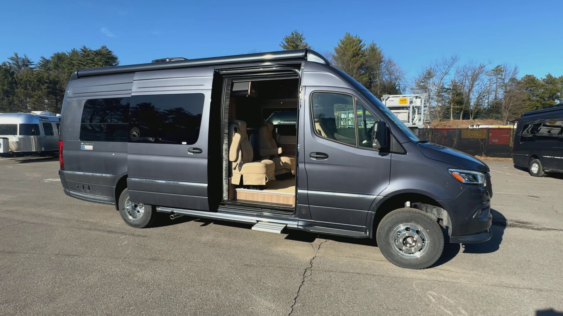 2025 Airstream 24 GL Base