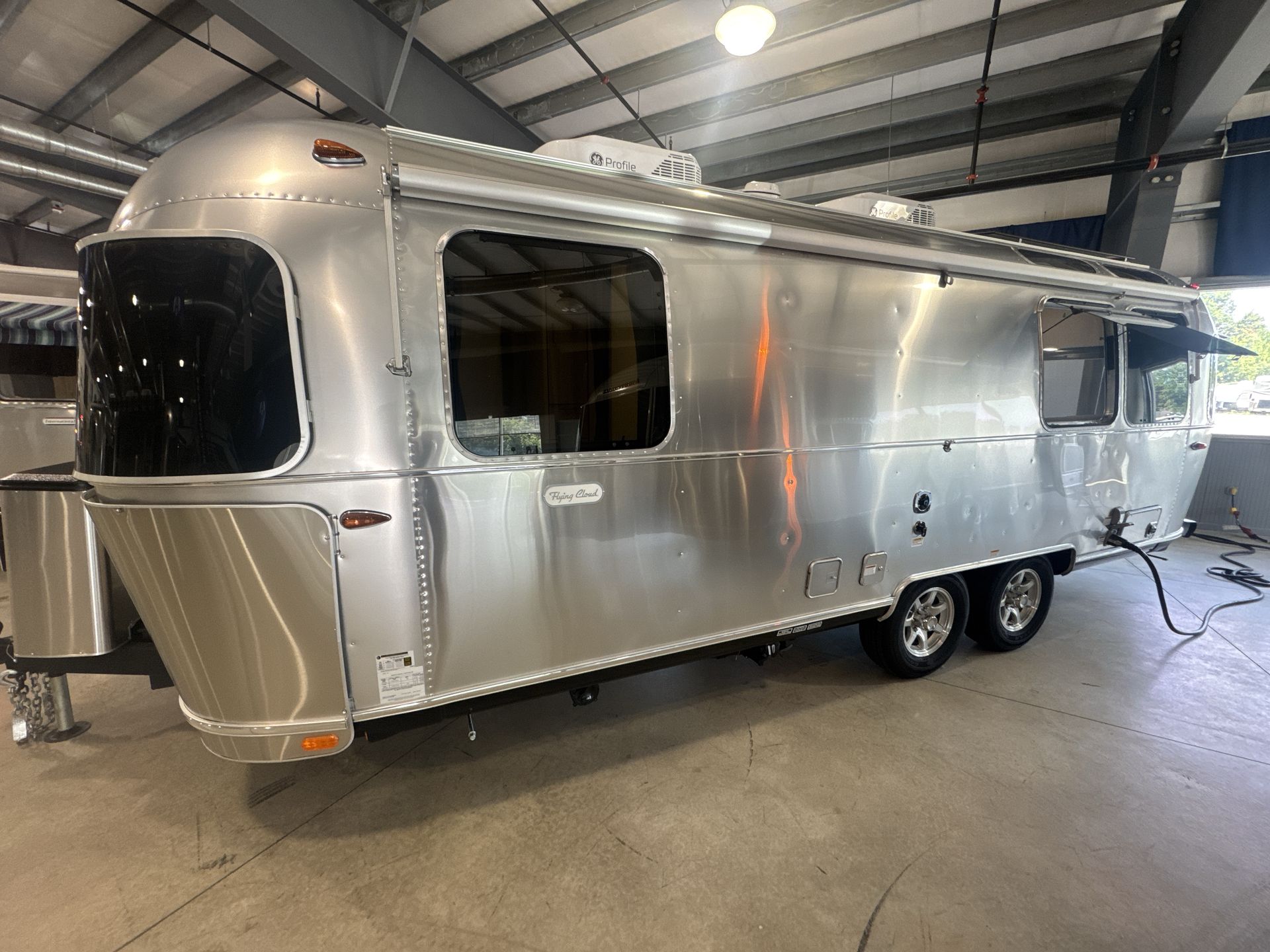 2025 Airstream 25FBQ Base