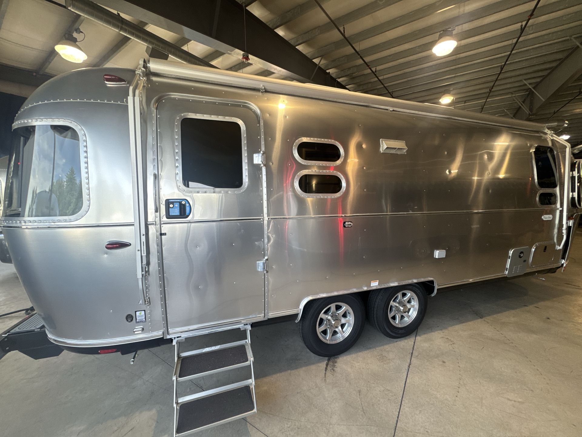 2025 Airstream 25FBQ Base