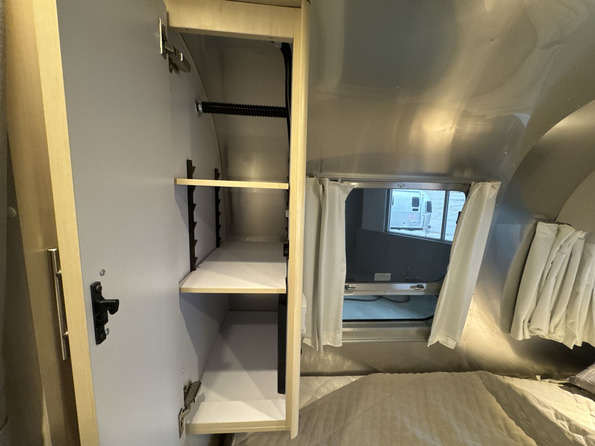 2026 Airstream 28RBT Base