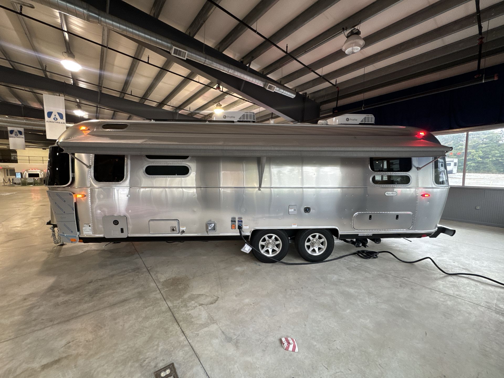 2026 Airstream 28RBT Base