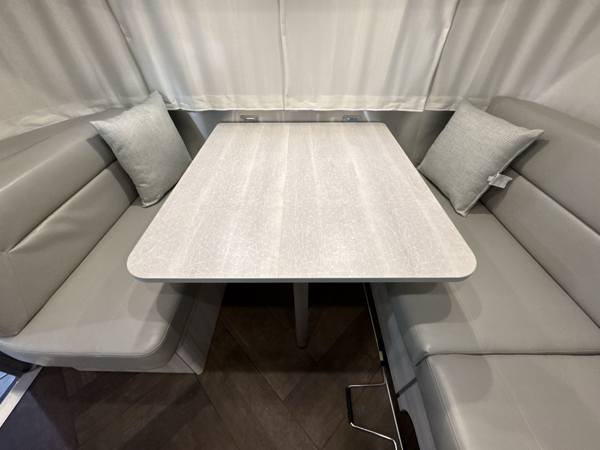 2025 Airstream 25FBQ Base