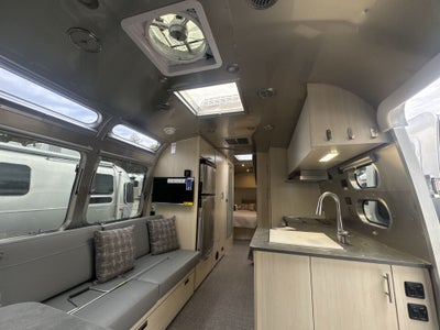 2026 Airstream 27FBQ Base