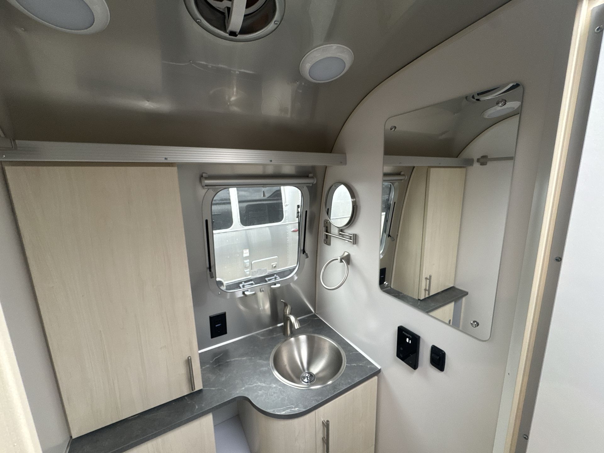 2026 Airstream 27FBQ Base