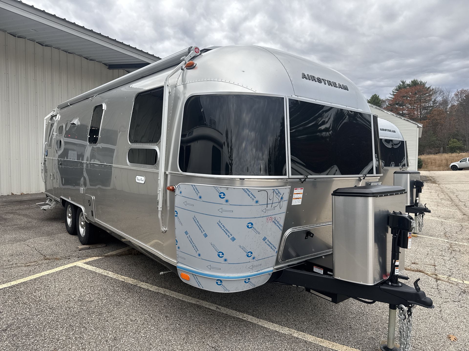 2026 Airstream 27FBQ Base
