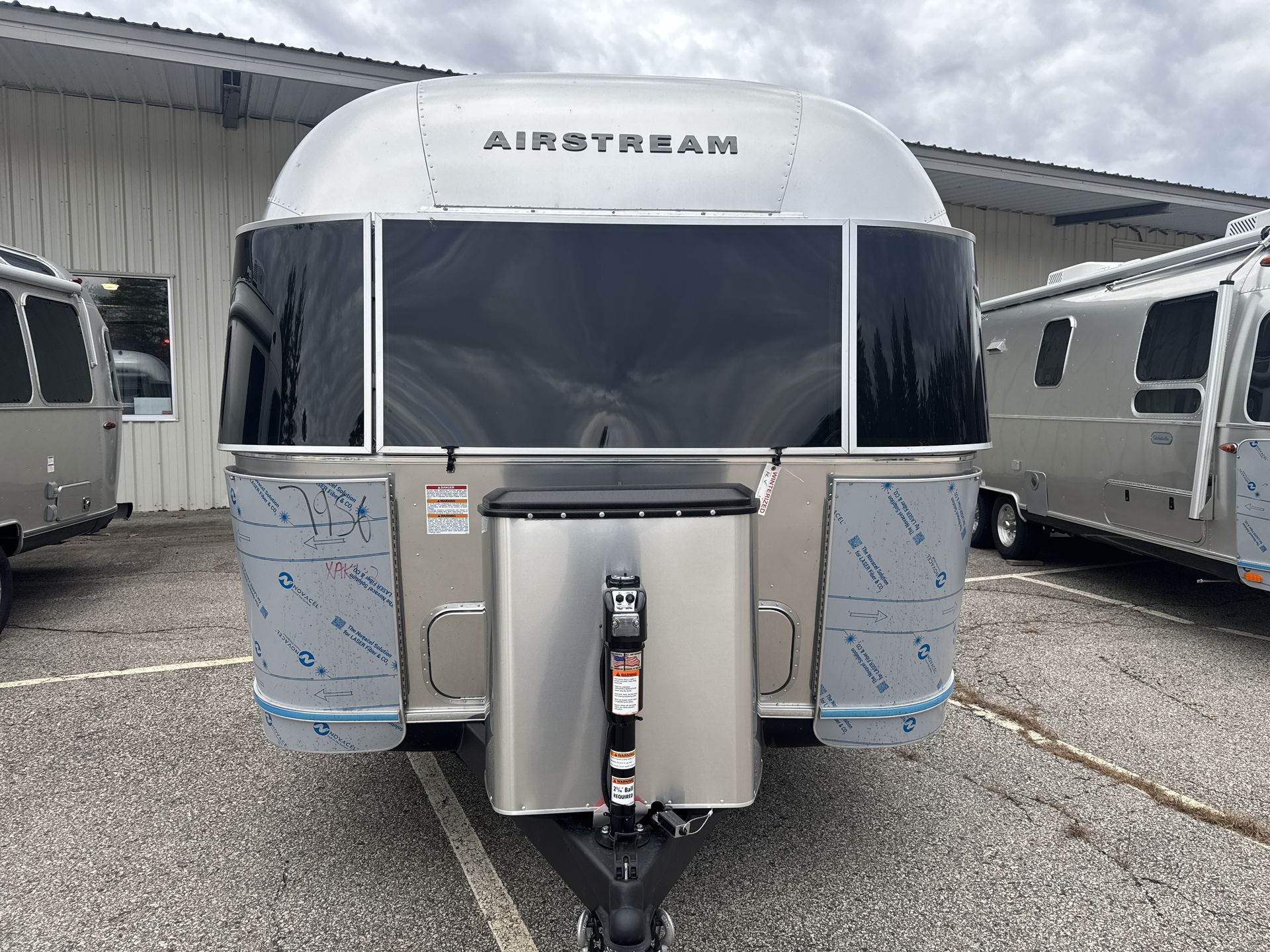 2026 Airstream 27FBQ Base