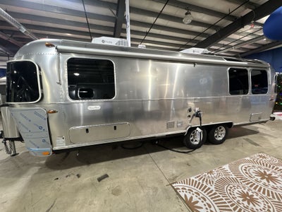 2026 Airstream 27FBT Base